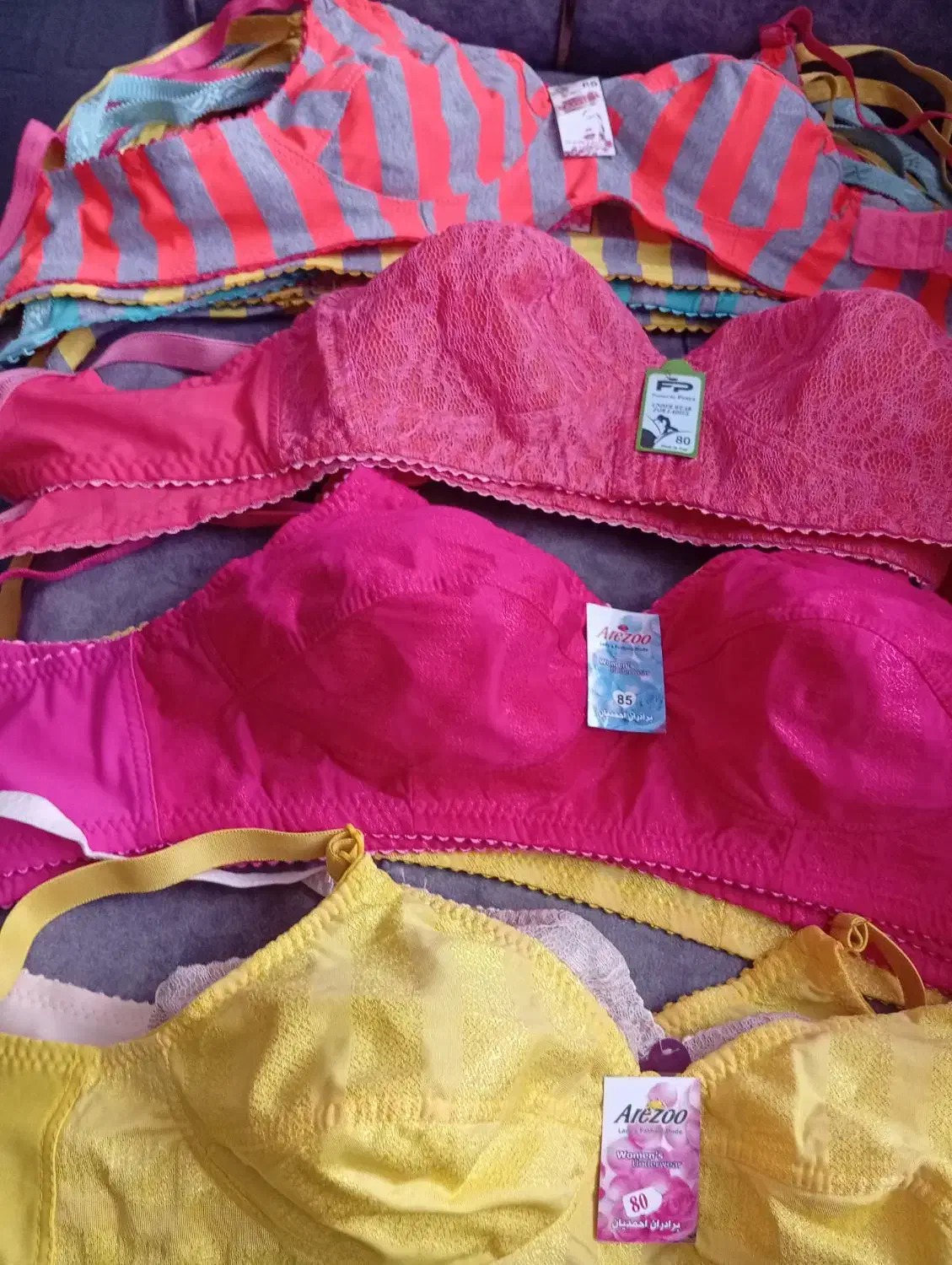 سوتین معمولی|لباس|دوگنبدان, |دیوار