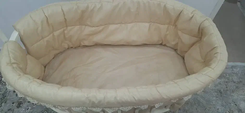 گهواره چوبی|تخت و صندلی بچه|رشت, دروازه لاکان|دیوار