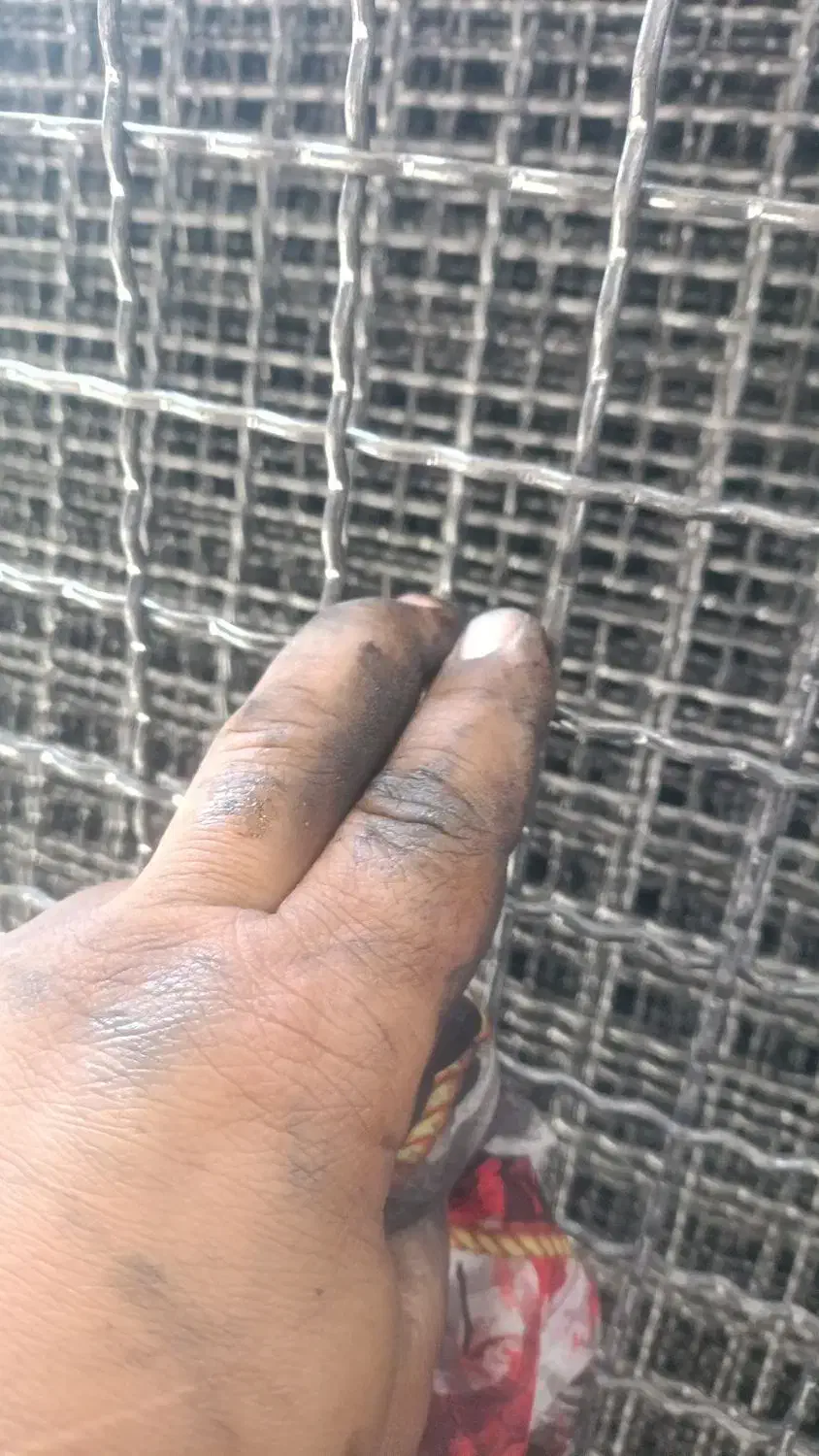 تولید انواع توری پرسی و حصاری و پایه فنس و خاردار|عمدهفروشی|کاشان, شهرک صنعتی فتح المبین|دیوار