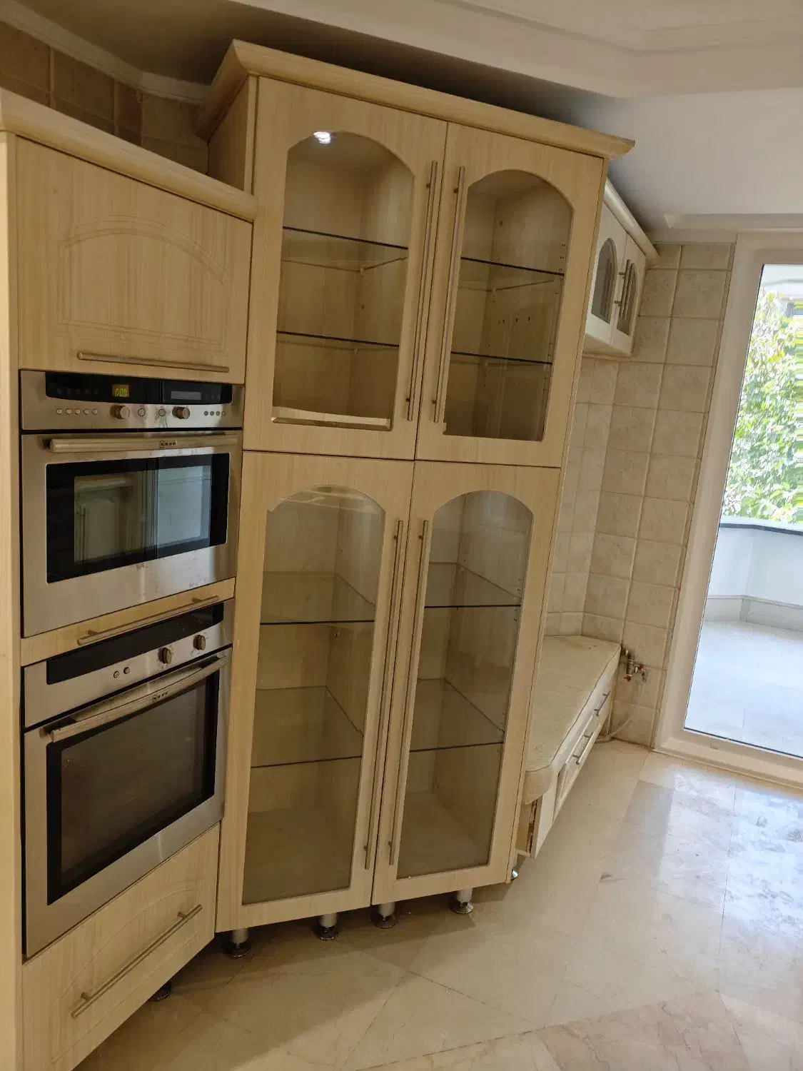 ۳۳۰متر کم واحد سالن و‌نشیمن مجزا