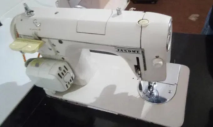 چرخ خیاطی|چرخ خیاطی و ریسندگی|ری, بیبی شهر بانو|دیوار