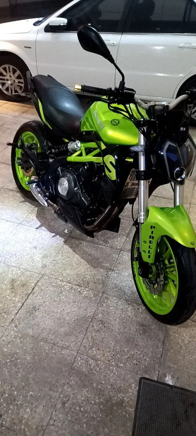 بنلی ۳۰۰|موتورسیکلت|اندیشه, اندیشه فاز ۱|دیوار