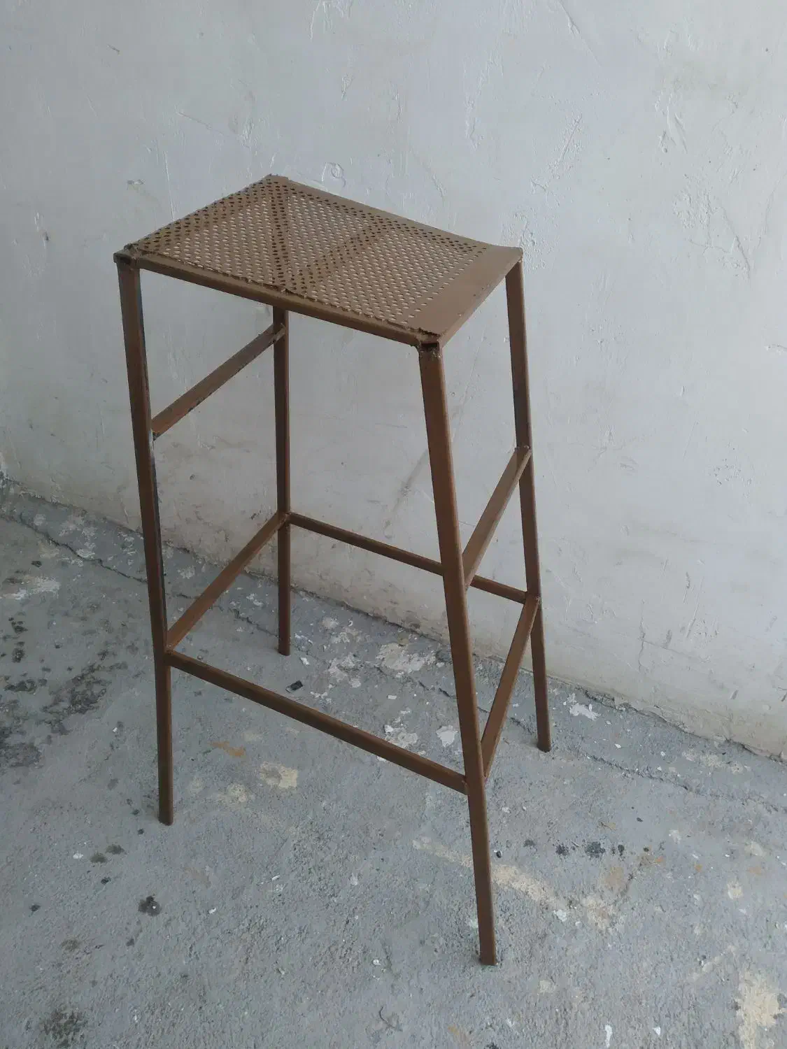 چهار پایه آهنی سبک برای استفاده در منزل|صندلی و نیمکت|شیروان (خراسان), |دیوار