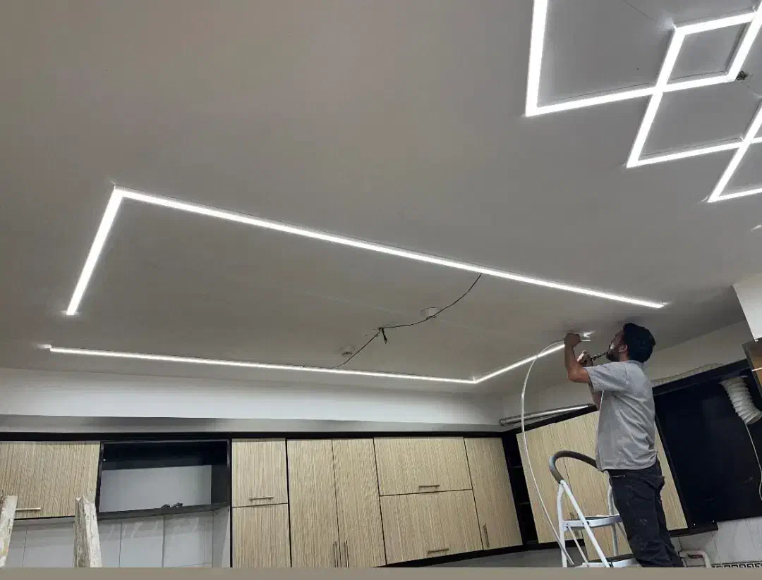 برقکار سیمکش لاینر لاین نوری هالوژن نورمخفی اتصال|خدمات پیشه و مهارت|تبریز, |دیوار