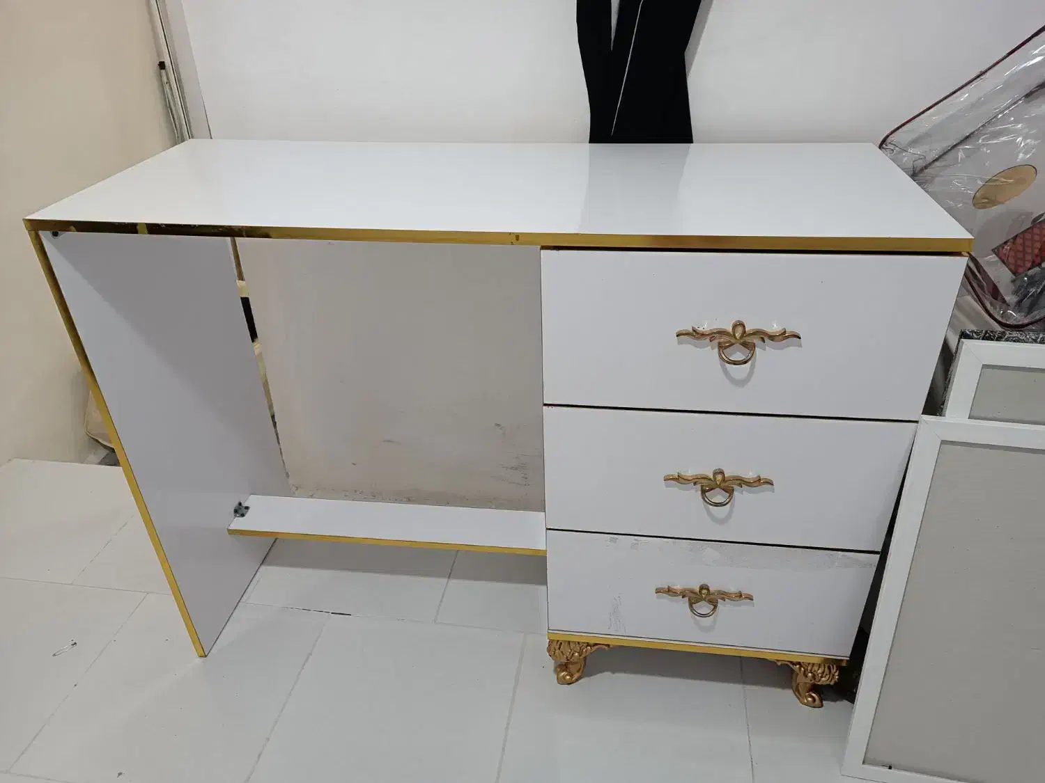 میز ارایشی|مبلمان خانگی و میز عسلی|چناران, |دیوار