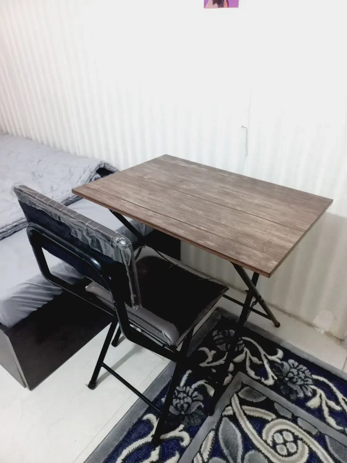 میز تحریر|میز تحریر و کامپیوتر|اندیشه, اندیشه فاز ۱|دیوار