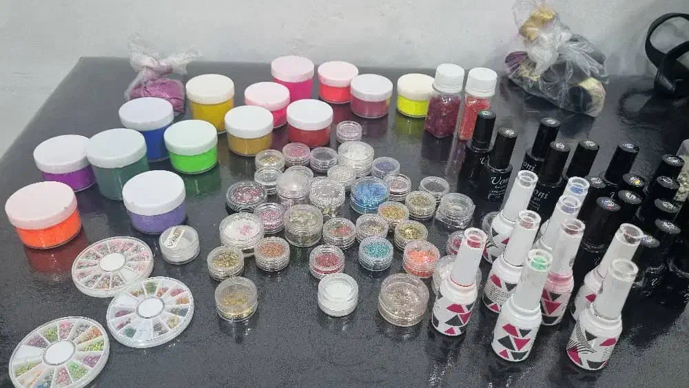 ۲۶ عدد لاک ژل پر وکم همه با دیزاین ۲۸۰۰|آرایشگاه و سالنهای زیبایی|رشت, علی آباد|دیوار