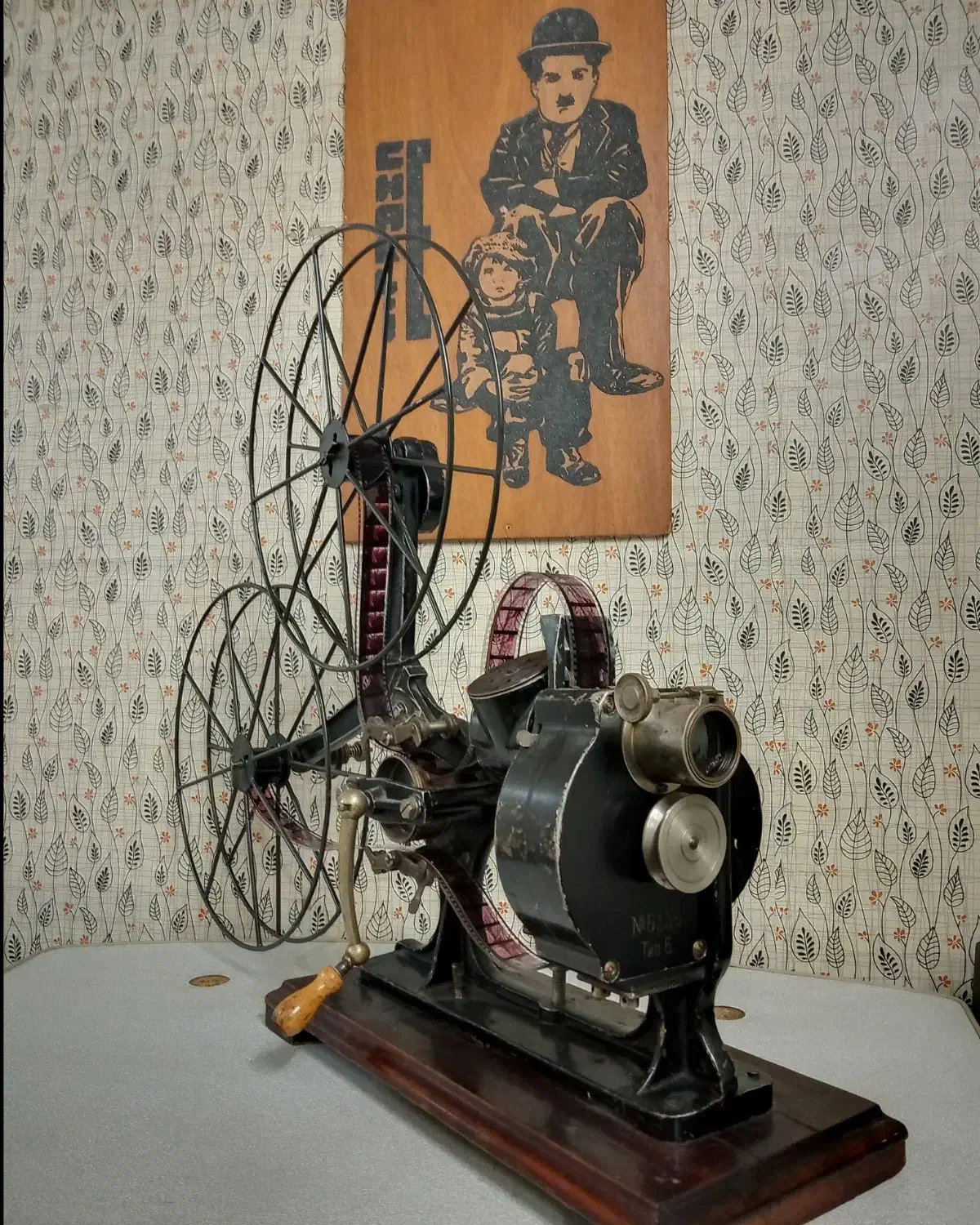 آپارات ۳۵ میلیمتری سینمایی دستی عصر چارلی|تلویزیون و پروژکتور|ری, شهرری|دیوار