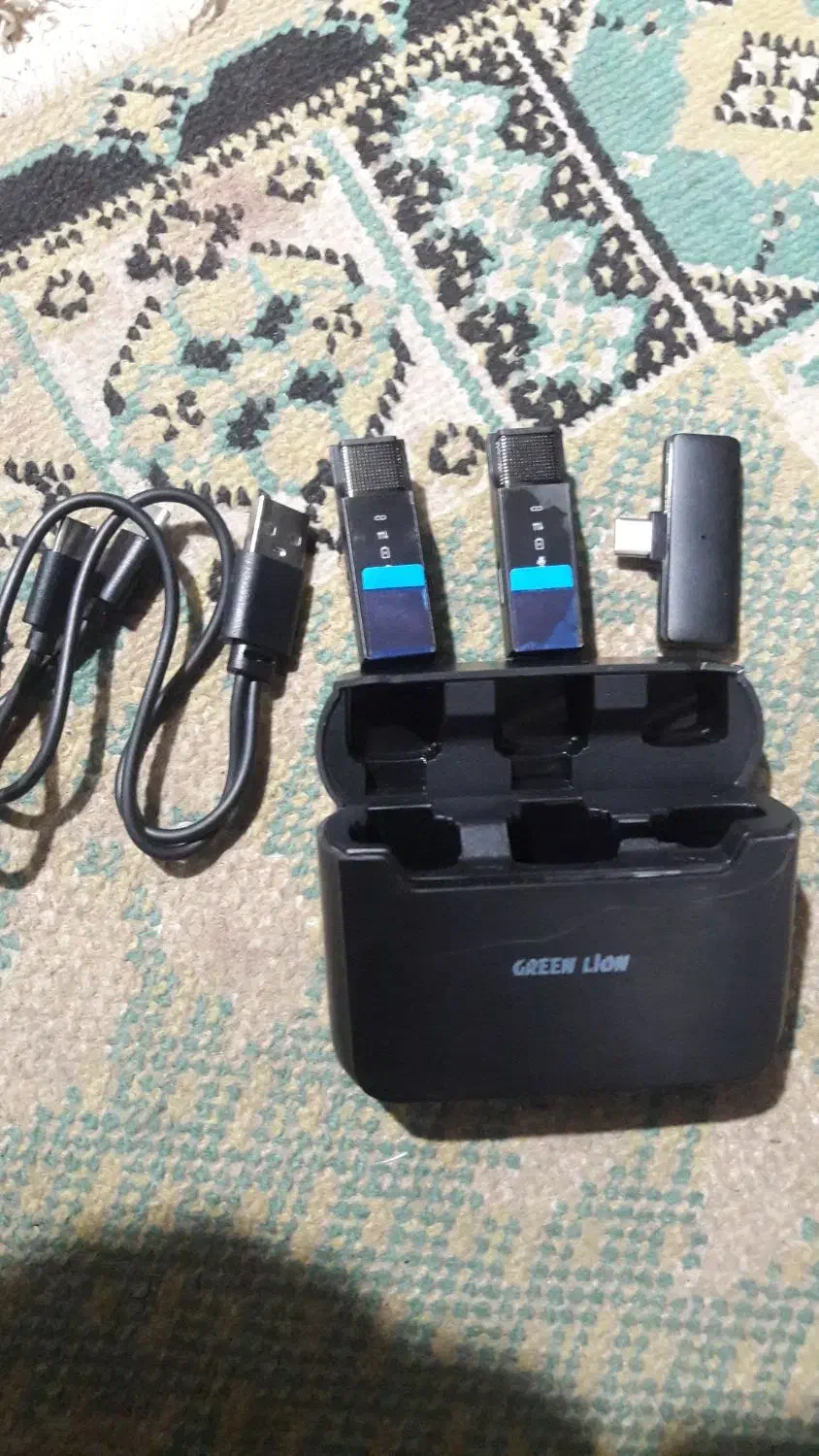 میکروفن بذاره مصاحبه گزارش دهمه کارها|صوتی و تصویری|رشت, باهنر|دیوار