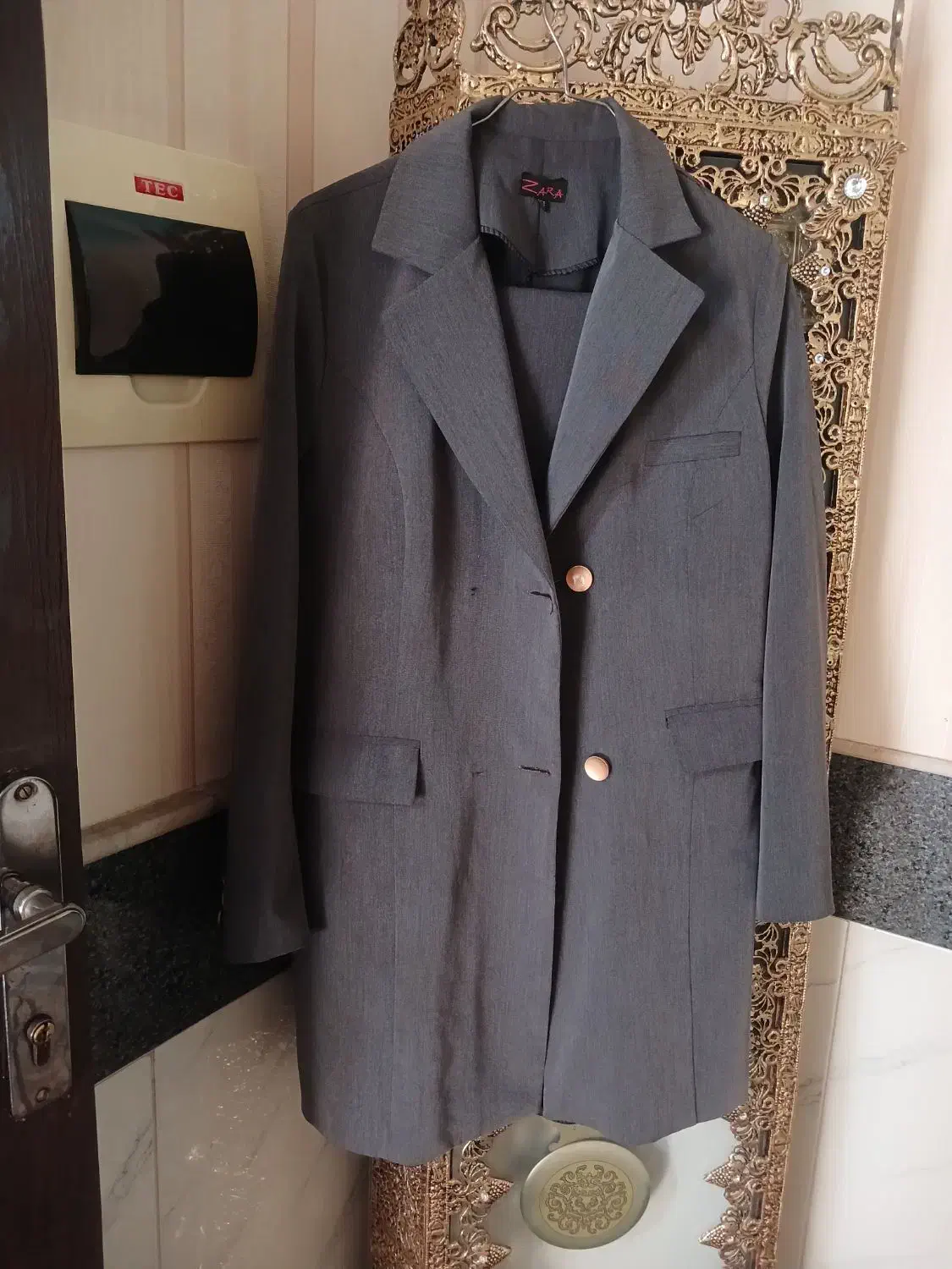 تعدادی لباس مناسب فصل|لباس|قم, چهل درخت‎|دیوار