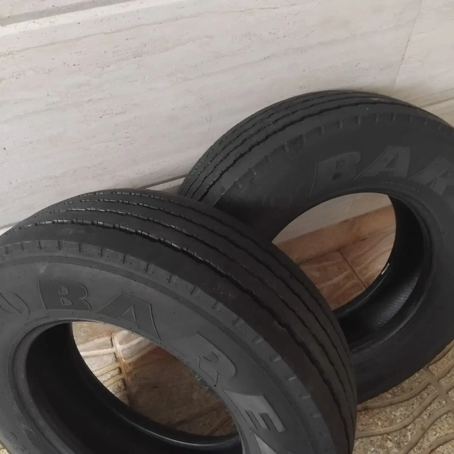 لاستیک نیسان او خاور ۲۳۵. ۸۰ درصد|قطعات یدکی و لوازم جانبی|قیدار, |دیوار