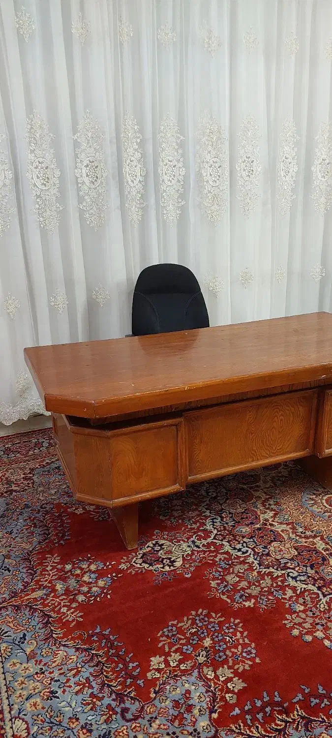 یک عدد میز اداری|دفتر کار|گلبهار, شهر جدید گلبهار|دیوار