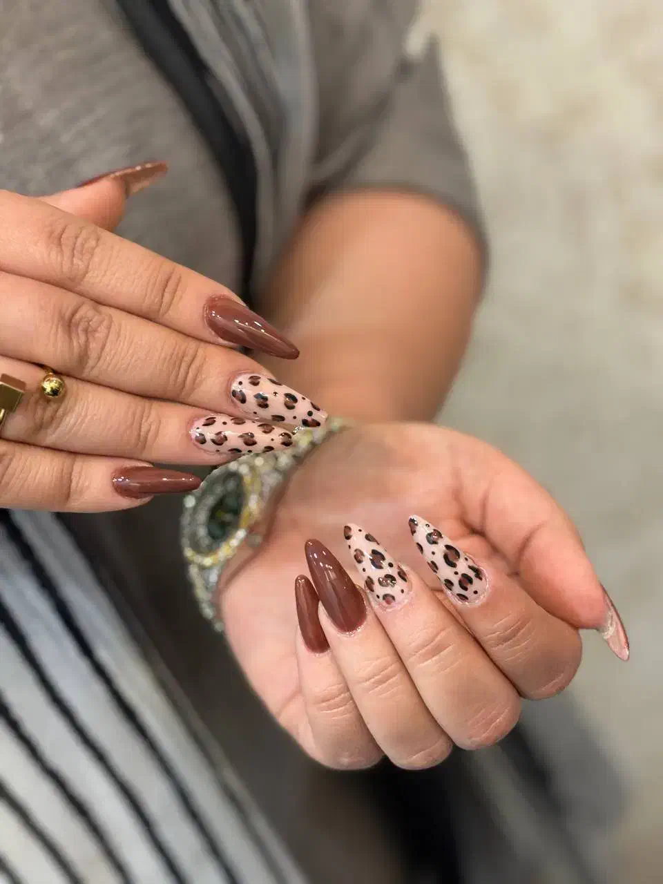 زیبا ترین دست ها|خدمات آرایشگری و زیبایی|اندیشه, اندیشه فاز ۱|دیوار