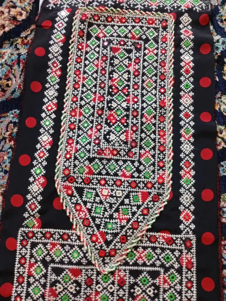 لباس پلیوار فروشی دست دوز قیمت ده تومان رودبار|لباس|رودبار (کرمان), |دیوار