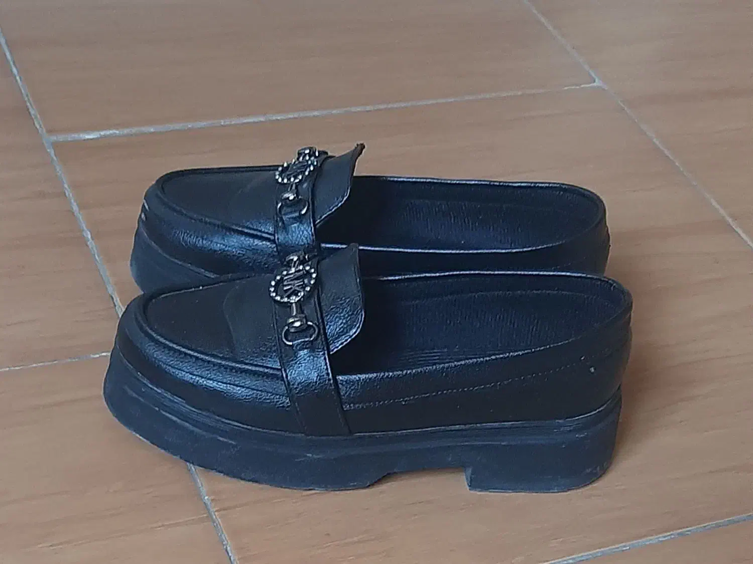 کفش کالج زنانه|کیف، کفش، کمربند|شاهین‌شهر, دانشگاه آزاد شاهین شهر|دیوار