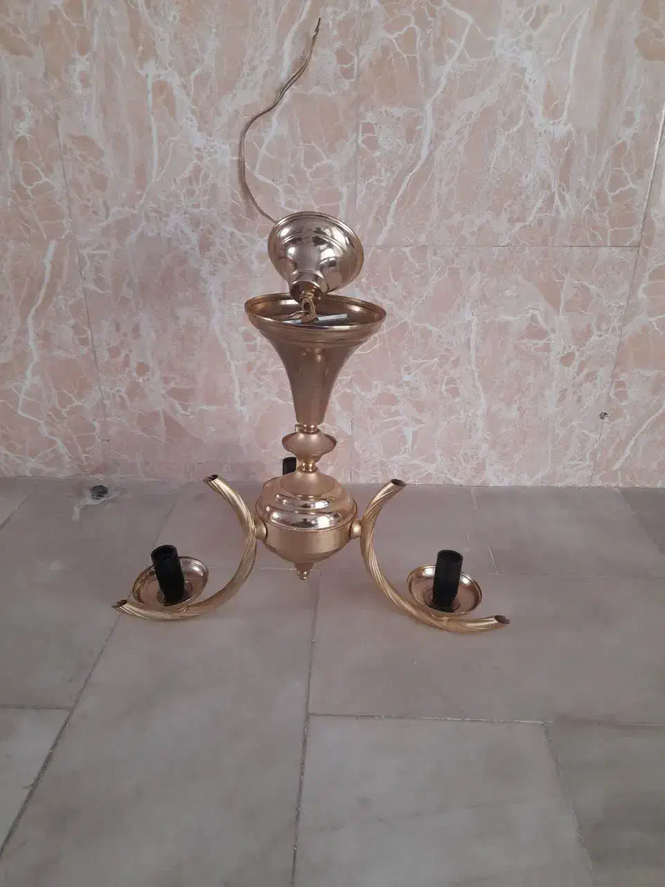 لوستر سه شاخه فلزی|لوستر و چراغ آویز|همدان, |دیوار