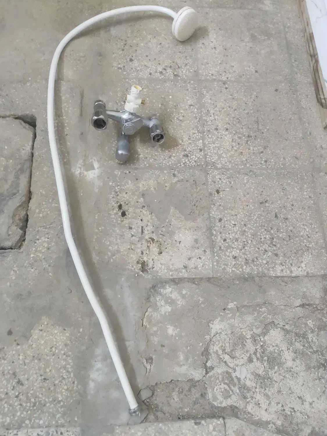 شیر حمام به همراه علمک|لوازم سرویس بهداشتی|زنجان, |دیوار