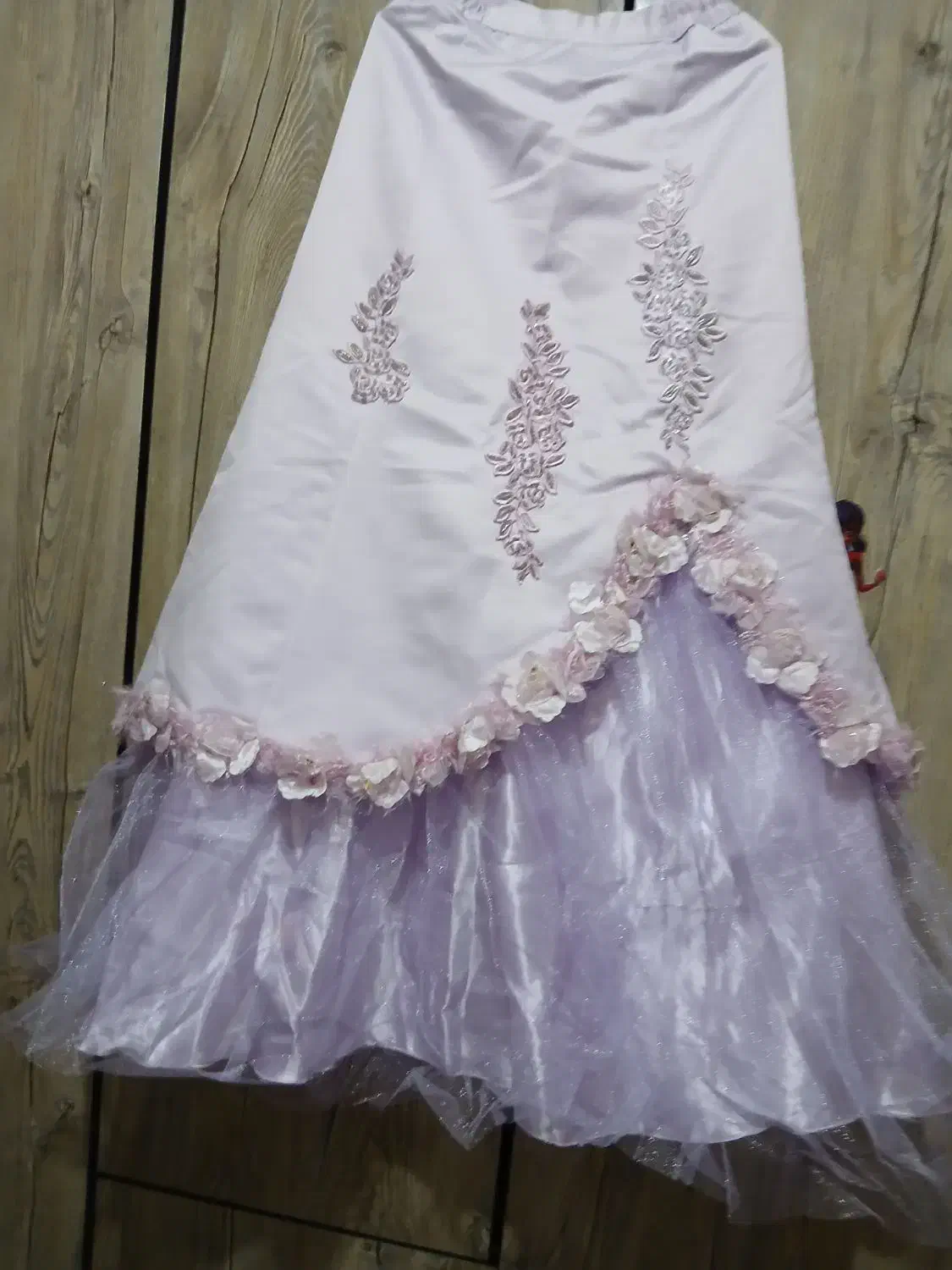 مجلسی زنانه|لباس|بروجرد, |دیوار