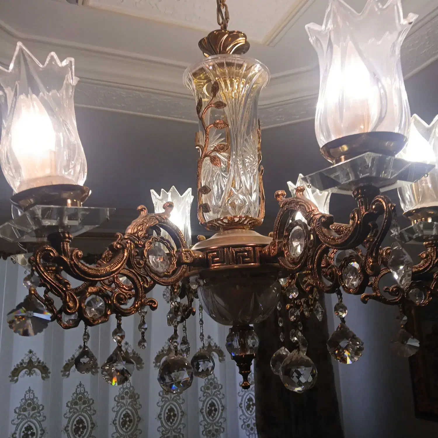 لوستر کریستال و برنز|لوستر و چراغ آویز|قم, زنبیل آباد|دیوار