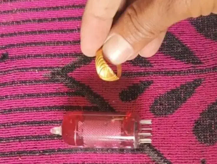 جیوه قرمز و نقره ای عتیقه|کلکسیون اشیاء عتیقه|ارومیه, |دیوار