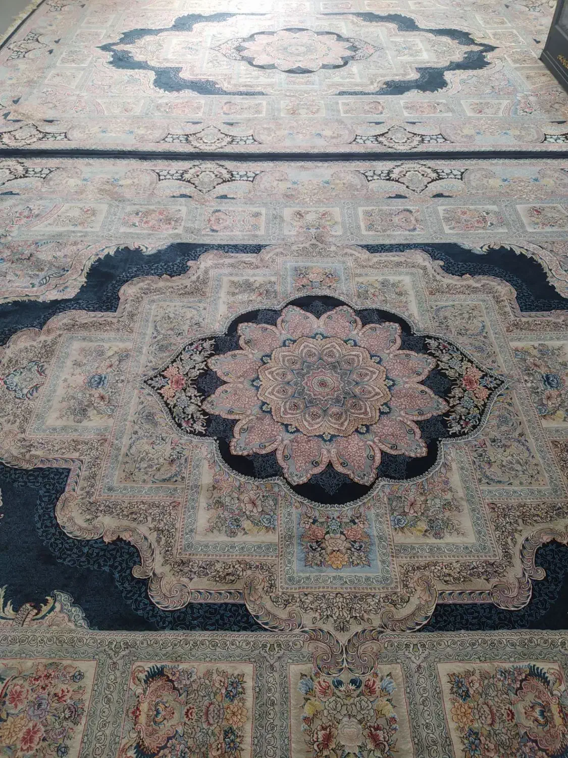 فرش 12 متری|فرش|مشهد, کارگران|دیوار