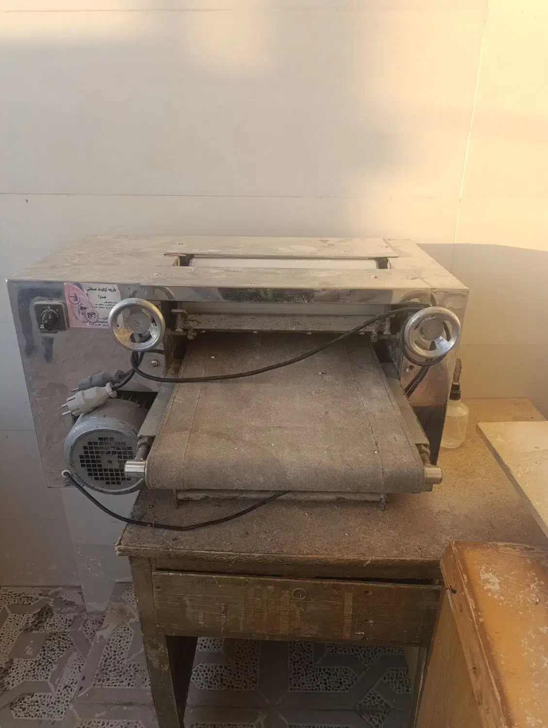 نانوای|ماشین‌آلات صنعتی|لالی, |دیوار