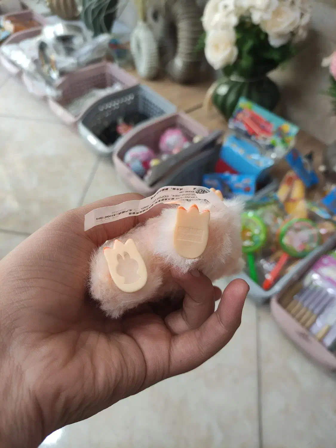 یک عدد لبوبو سکرت|اسباب‌‌بازی|ری, علایین|دیوار