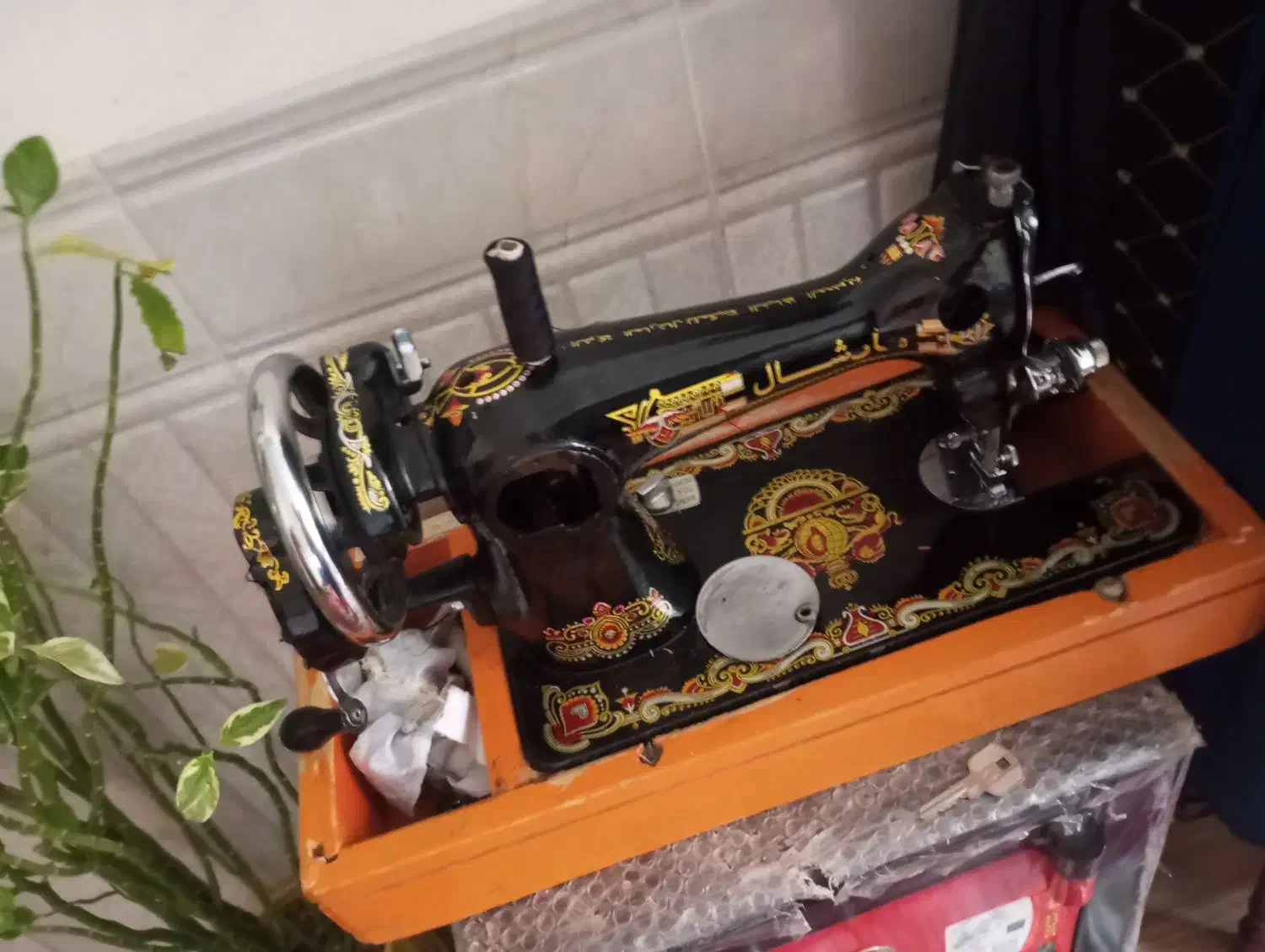 چرخ خیاطی نو|چرخ خیاطی و ریسندگی|سلماس, |دیوار