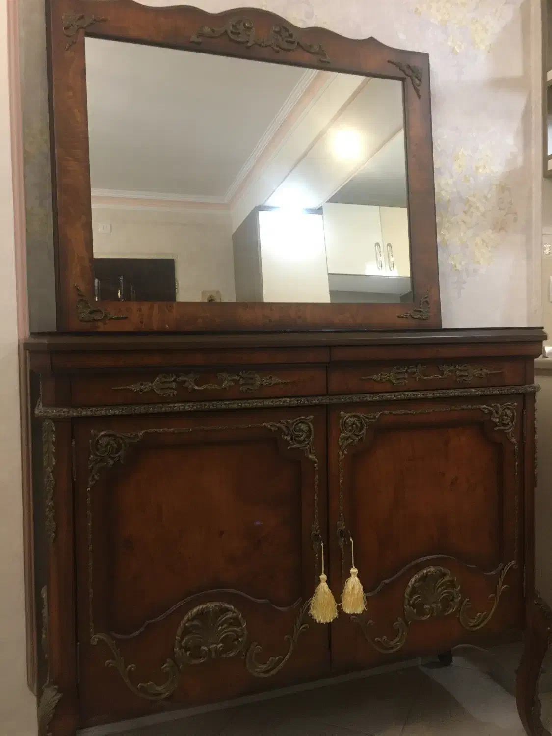 فروش آینه و کنسول، میز تلویزیون و ویترین|بوفه، ویترین، کنسول|تهران, صد دستگاه|دیوار