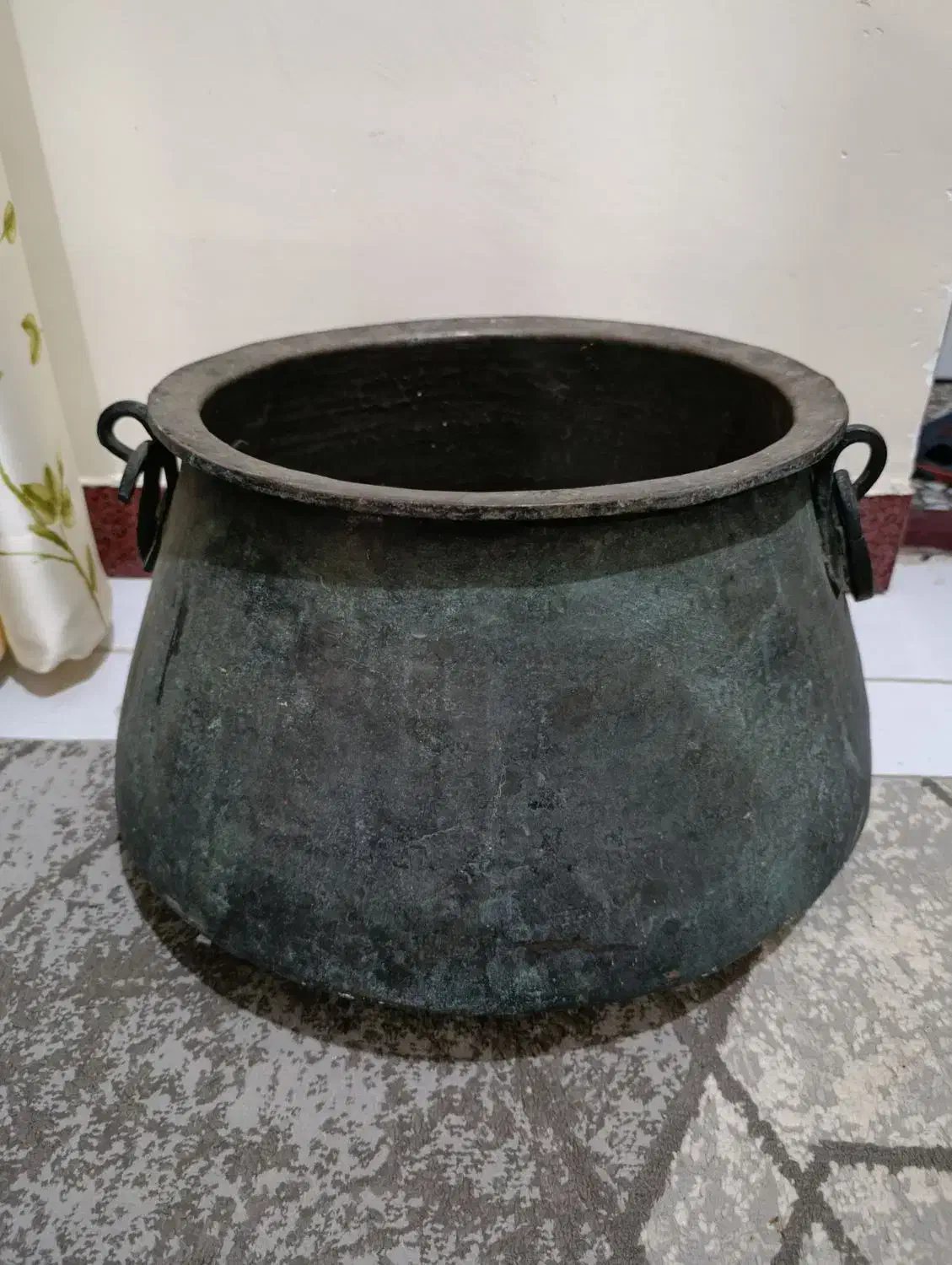 دیگ وتشت مسی وآبکش|کلکسیون اشیاء عتیقه|کومله, |دیوار