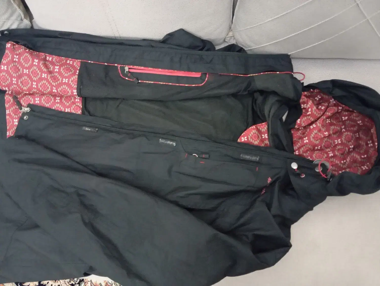 بارونی بادگیر|لباس|طرقبه, |دیوار