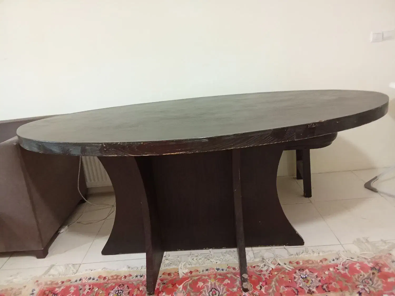 میز نهارخوری بیضی چوبی با نیمکت رنگ قهوه ای سوخته|میز و صندلی غذاخوری|تبریز, |دیوار