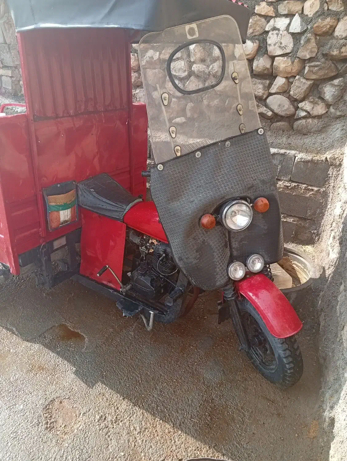 سه چرخ|موتورسیکلت|گهواره, |دیوار