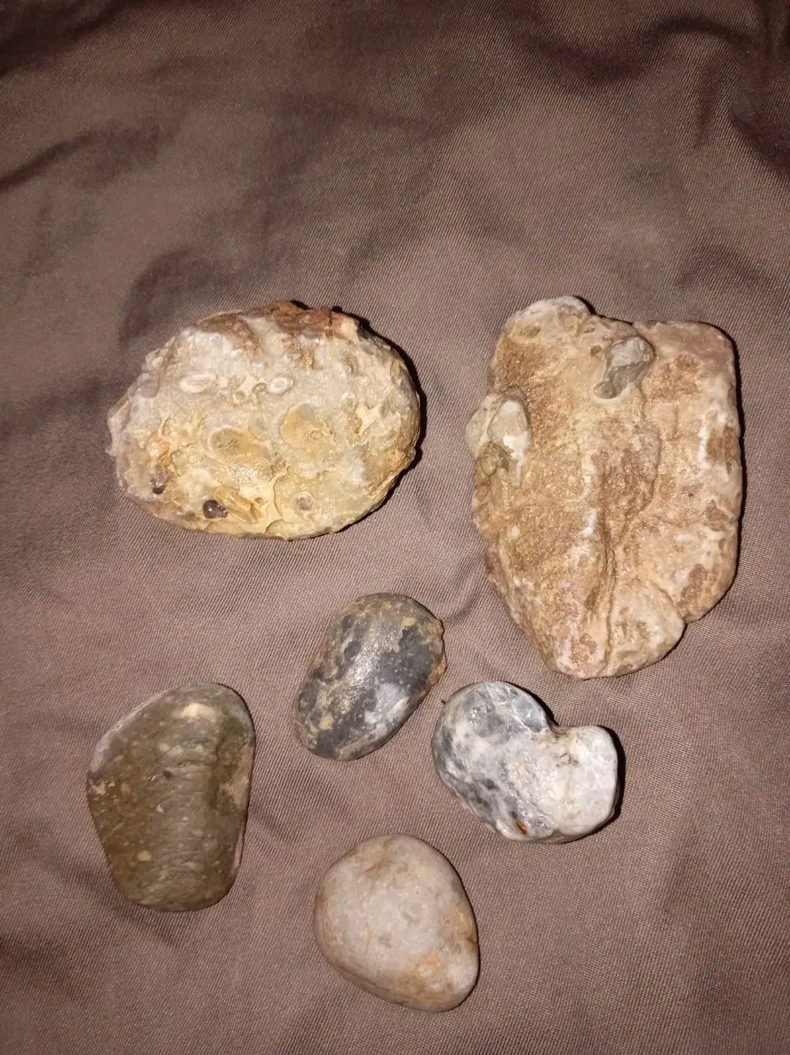 سنگ راف|بدلیجات|شاهین‌شهر, عطار|دیوار