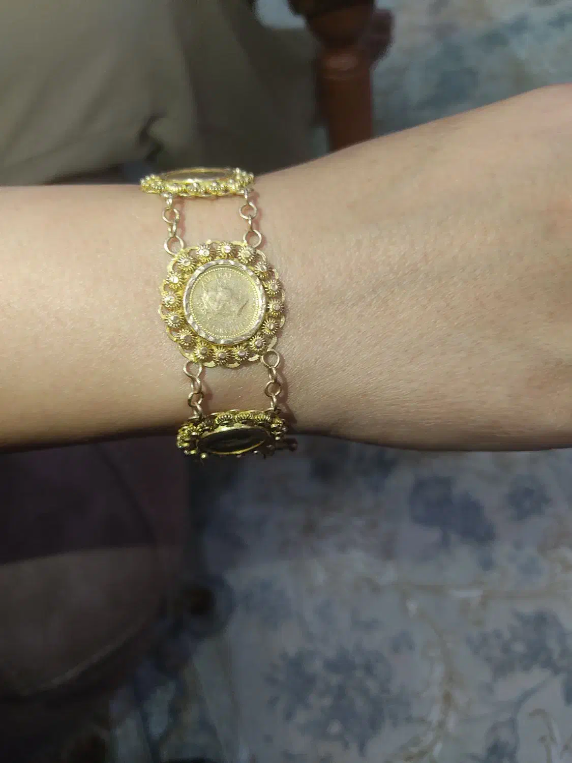 دستبند سکه ای|جواهرات|جم, |دیوار