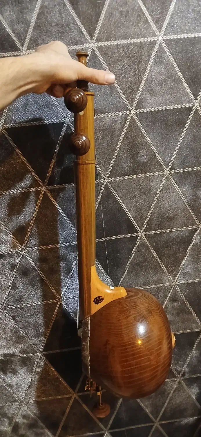 یک عدد تار وسیله بسیار سنتی موسیقی|سازهای سنتی|اهواز, امانیه|دیوار