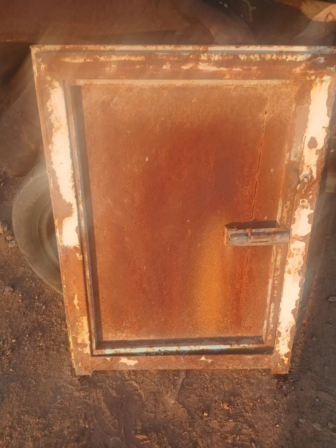 درب آهنی مناسب اغل کفتر یا انباری|مصالح و تجهیزات ساختمان|تربت جام, جامرود|دیوار