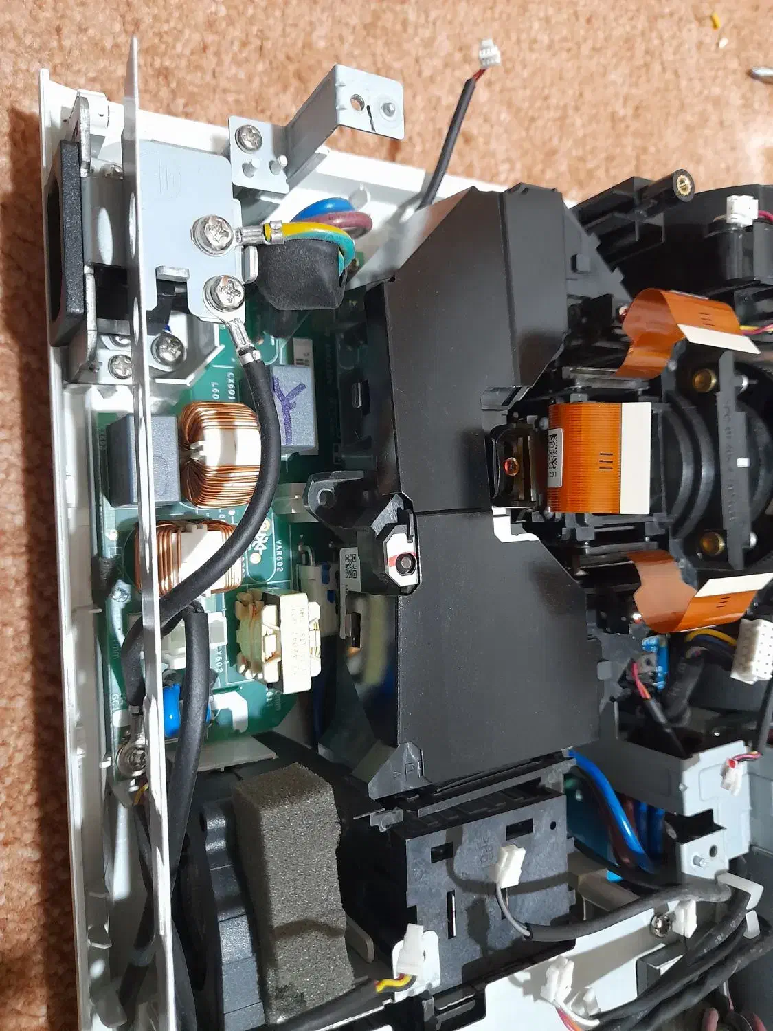 لامپ و تعمیر و قطعات ویدیو پروژکتور|تلویزیون و پروژکتور|همدان, |دیوار