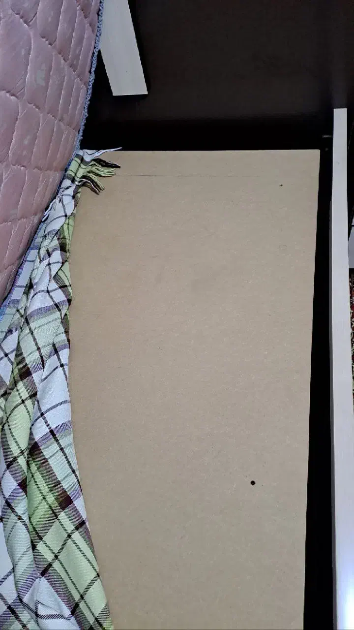 تخت یک و دونفره و پاتختی و کتابخانه و میز کار|تخت و سرویس خواب|رشت, سعدی (تختی)|دیوار