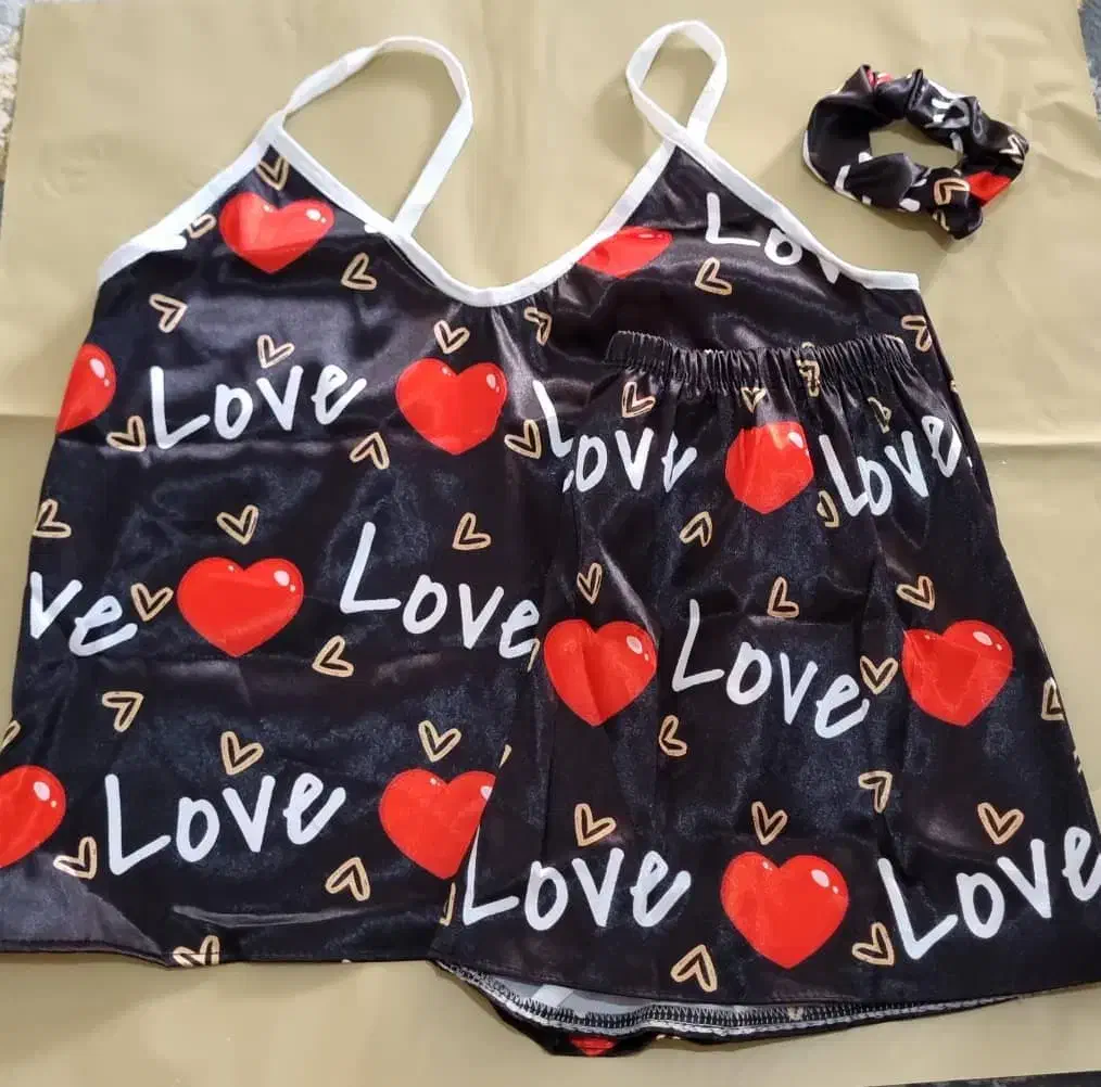 لباس خواب|لباس|نطنز, |دیوار