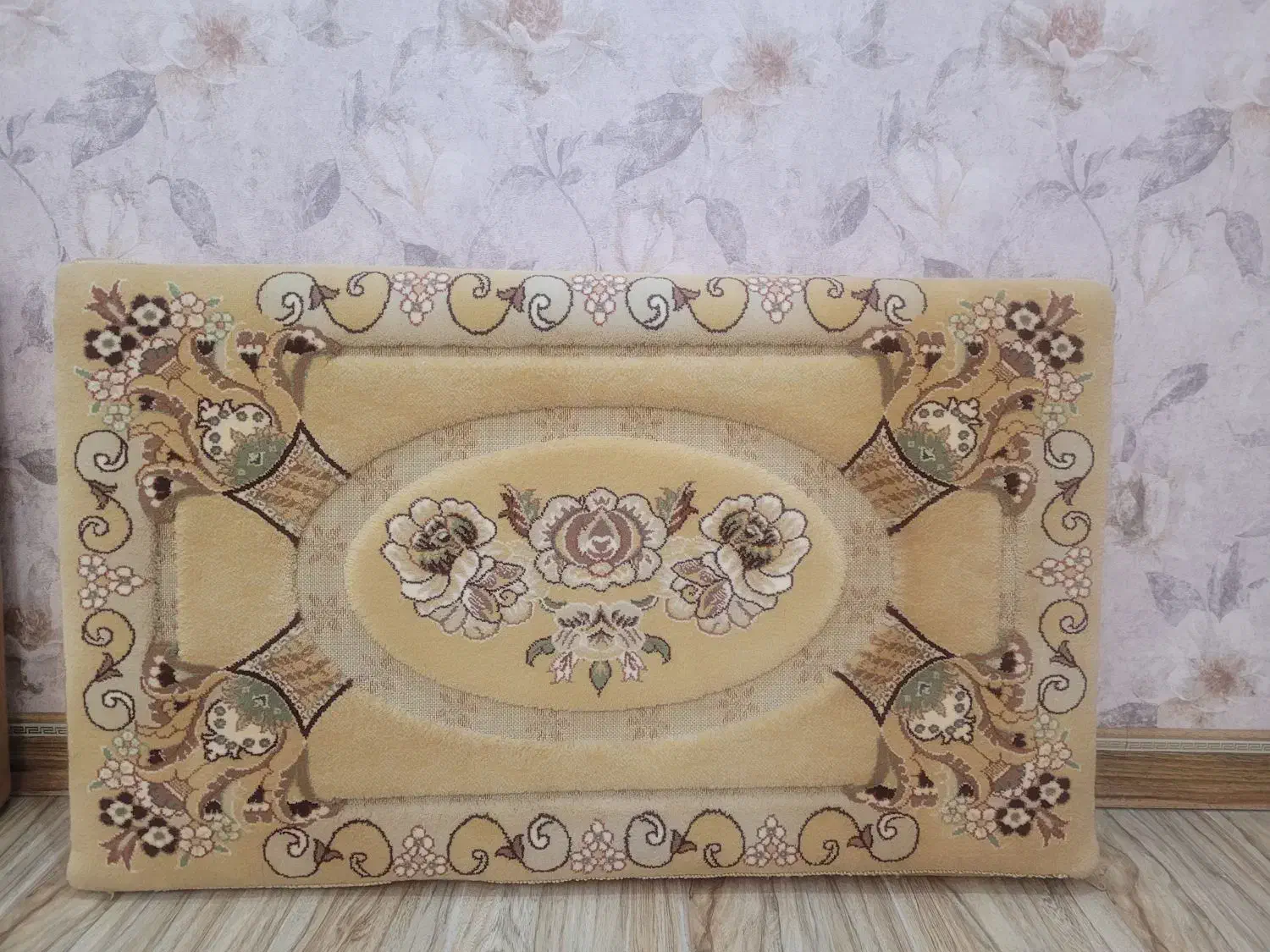 پشتی فرش ماشینی سالم|پشتی|الوند, |دیوار