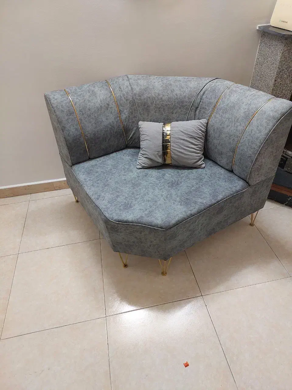 مبلمان در حد نو|مبلمان خانگی و میز عسلی|اندیشه, اندیشه فاز ۱|دیوار