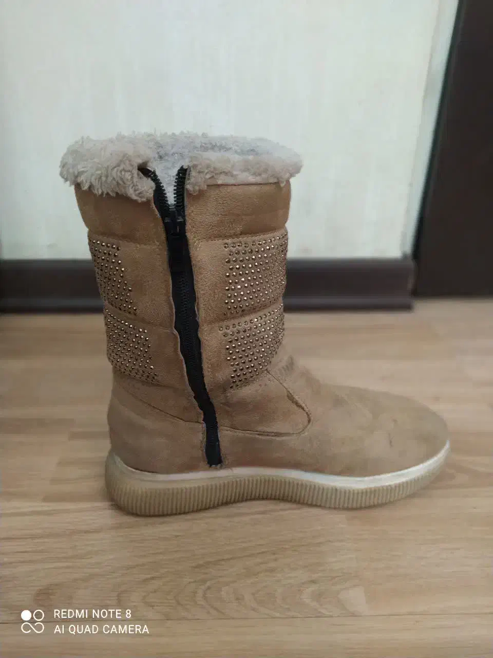 بوت دخترانه در حد نو|کیف، کفش، کمربند|اندیشه, اندیشه فاز ۱|دیوار