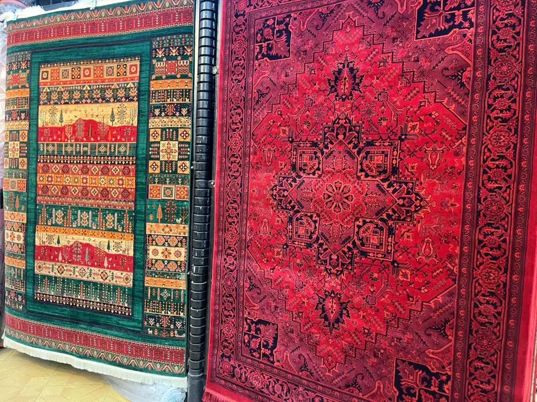 فرش سنتی قرمز لاکی و سبز بلوچ،قشقایی،ترکمن،چالشتر|فرش|اصفهان, نصرآباد|دیوار