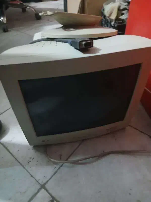 مانیتور 14 اینچ CRT|قطعات و لوازم جانبی رایانه|فردیس, خیام شرقی|دیوار