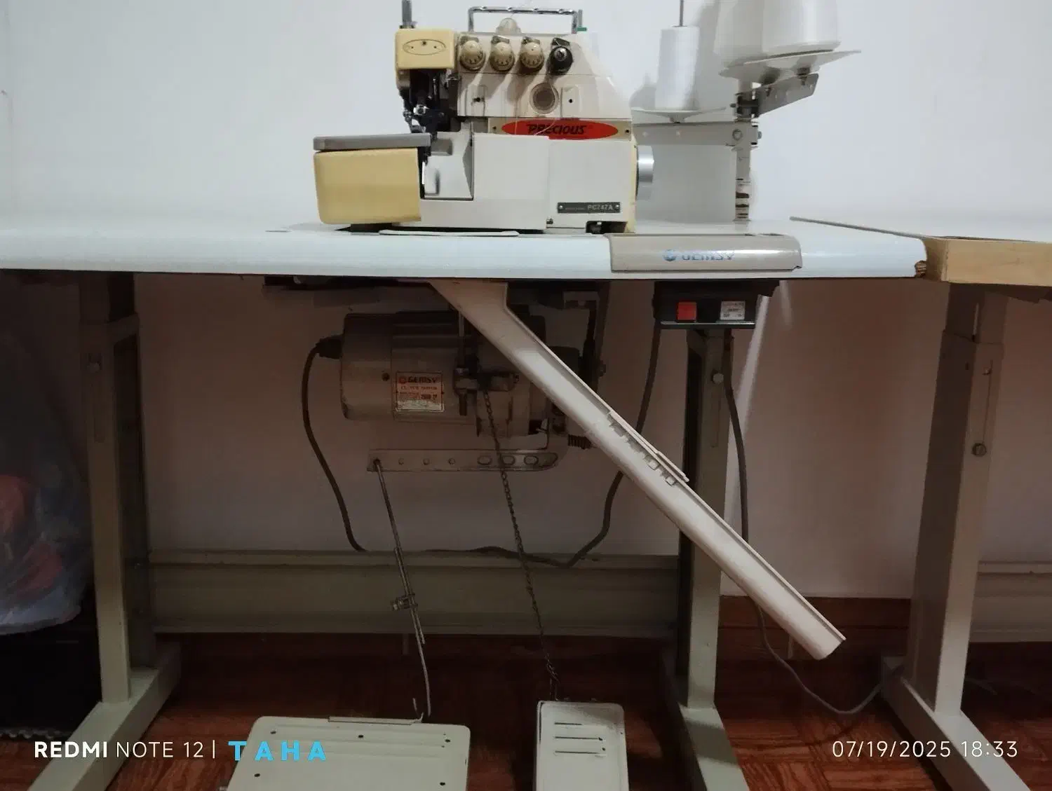 چرخ خیاطی راسته دوز صنعتی..سردوز چهار نخ صنعتی|چرخ خیاطی و ریسندگی|تربت جام, مسکن مهر|دیوار