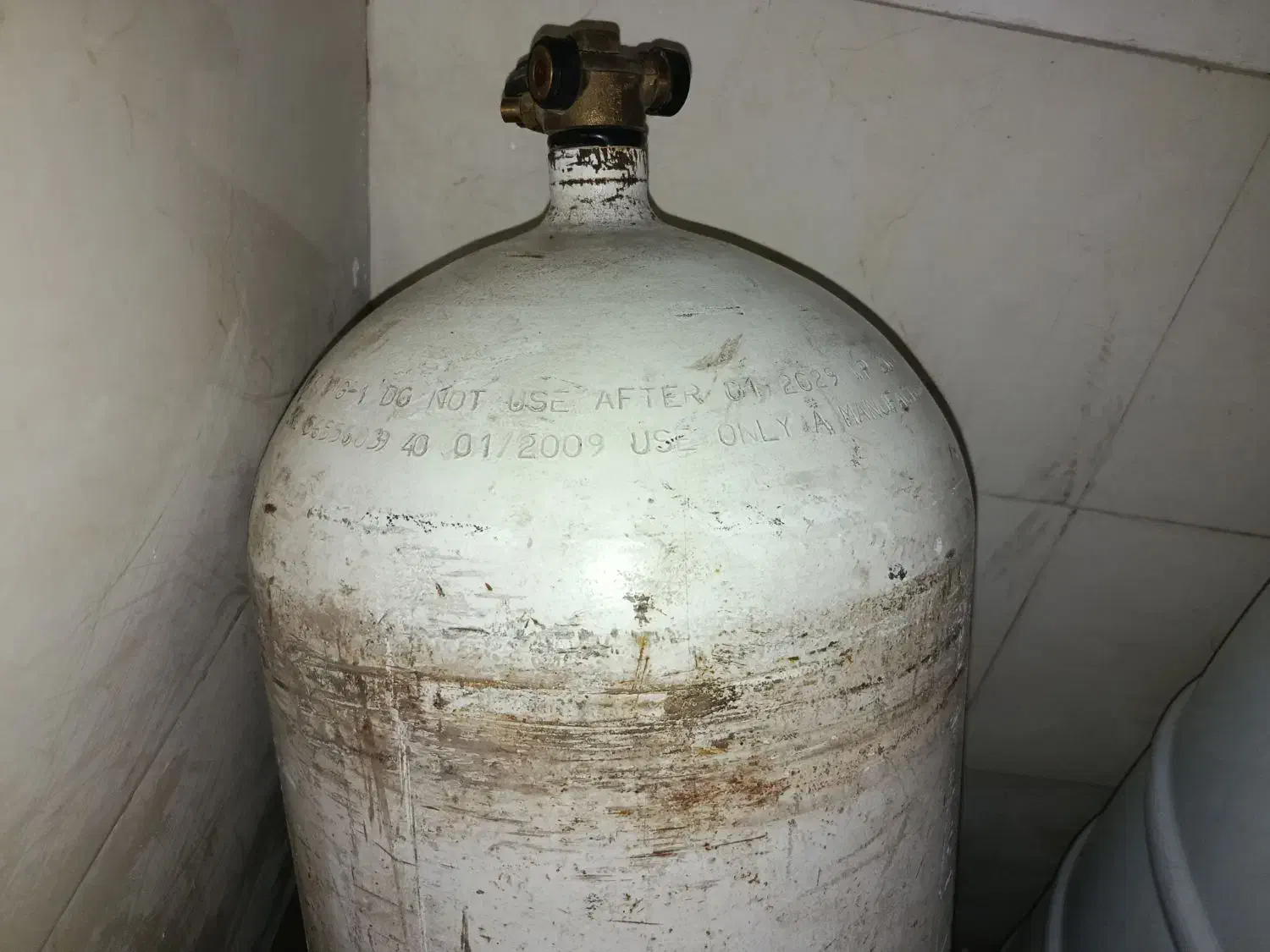 کپسول سی ان جی پراید|قطعات یدکی و لوازم جانبی|شیراز, کوشک میدان|دیوار