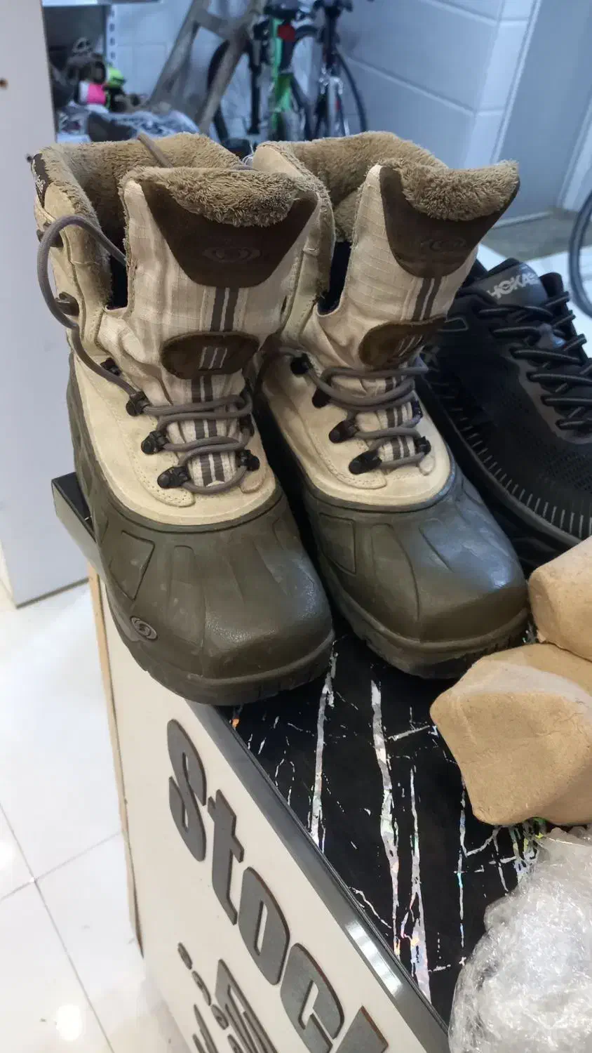 پوتین سالامون سالم|کیف، کفش، کمربند|اردبیل, |دیوار