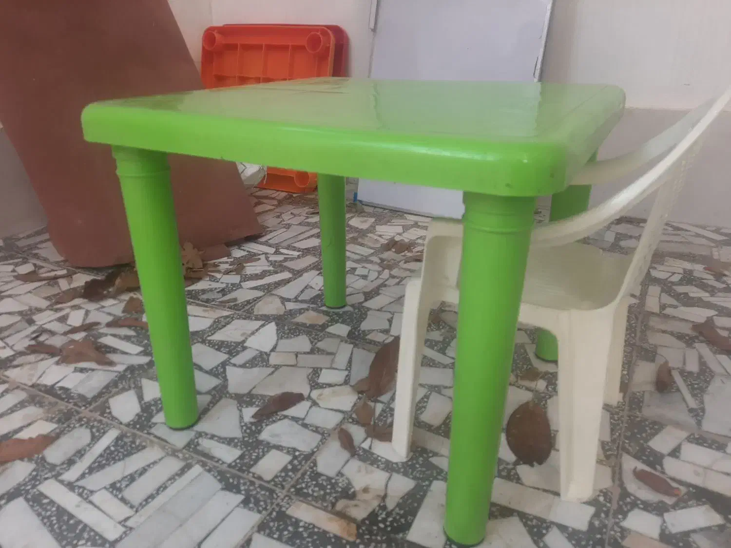 ۴ پایه و میز کودک|اسباب و اثاث بچه|گنبد کاووس, |دیوار