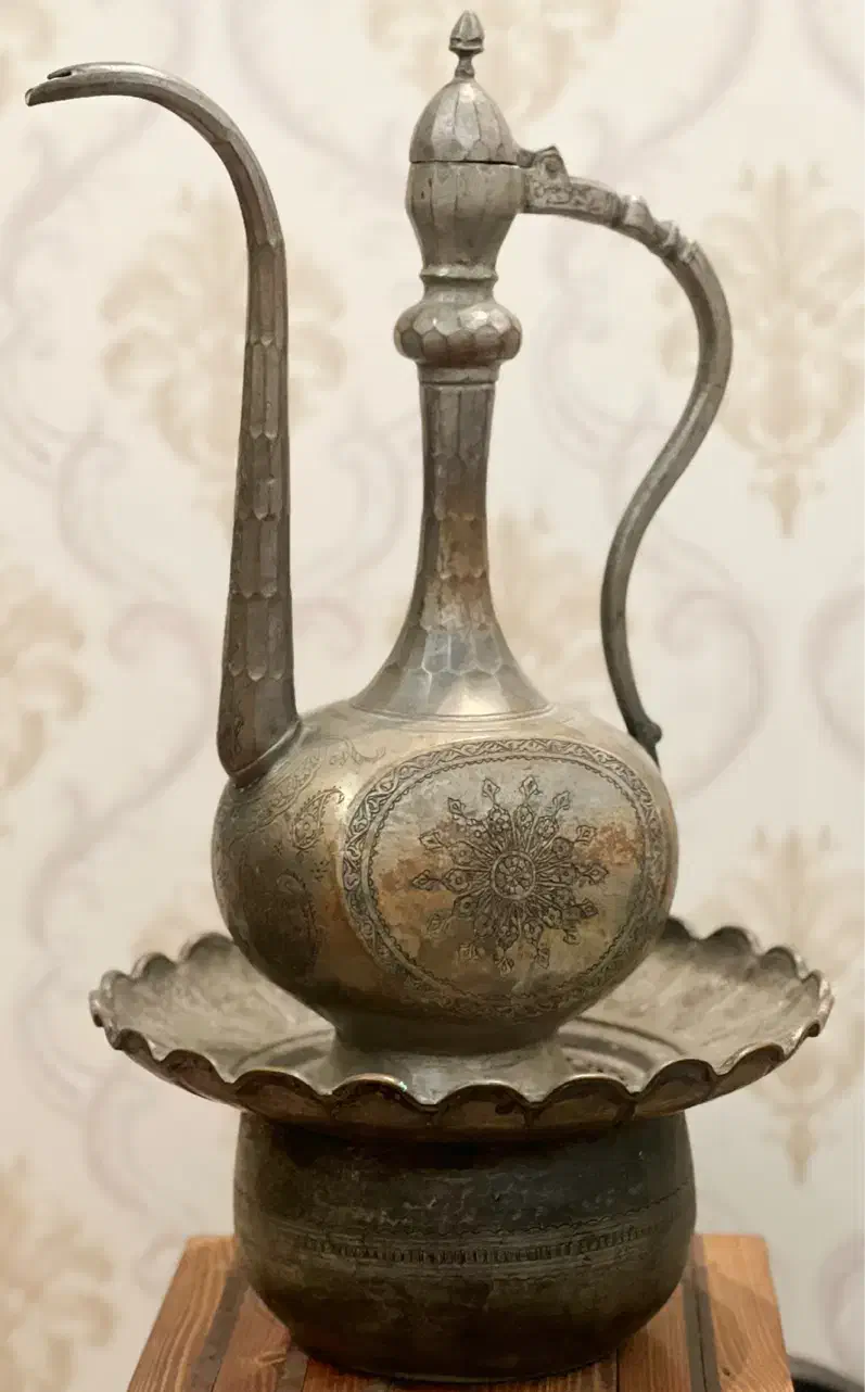 آفتابه لگن قلمکاری یزد|کلکسیون اشیاء عتیقه|یزد, |دیوار